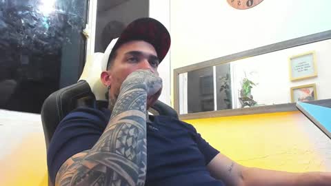 angellatino0 online show from 02/04/25, 05:53