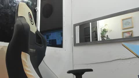 angellatino0 online show from 02/11/25, 07:02