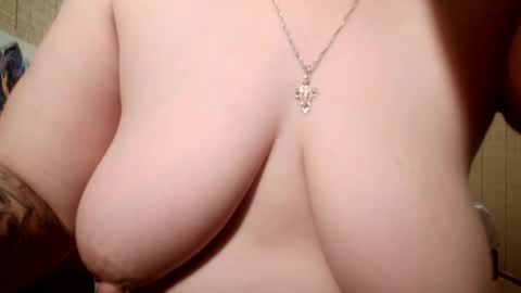 Snapshot of angelleah chatting on 01/12/26, 05:45 angelleah online show from 01/12/26, 05:45