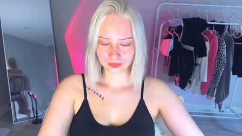 Snapshot of angellisss chatting on 07/10/26, 11:24 Cutie online show from 07/10/26, 11:24