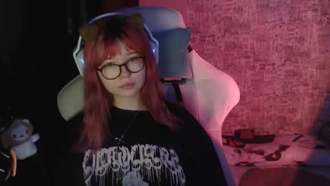 Snapshot of angellmarel chatting on 12/18/25, 05:19 Anora online show from 12/18/25, 05:19