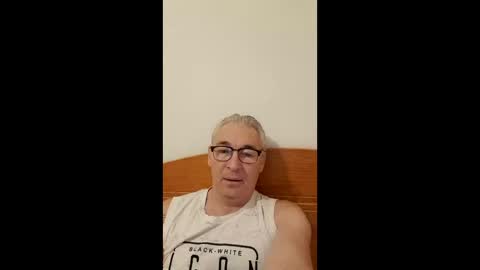 Snapshot of angellr5 chatting on 12/21/25, 09:16 angellr5 online show from 12/21/25, 09:16