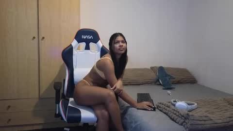 Angelly online show from 10/29/25, 04:09