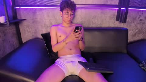 Snapshot of angelobellini chatting on 04/27/26, 03:21 angelobellini online show from 04/27/26, 03:21