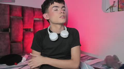 Angelo I work from home this is my room  online show from 01/04/25, 05:37