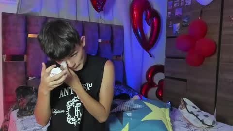 Angelo I work from home this is my room  online show from 02/20/25, 06:17