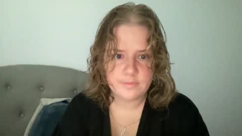 Snapshot of angeloflight273360 chatting on 12/21/25, 01:40 Angel of Light online show from 12/21/25, 01:40