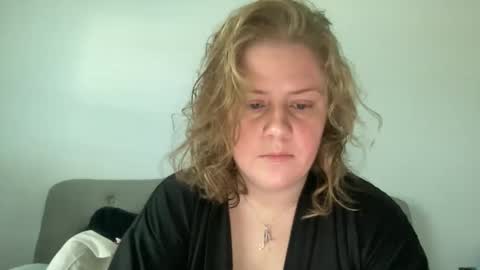 Snapshot of angeloflight273360 chatting on 02/01/26, 02:26 Angel of Light online show from 02/01/26, 02:26