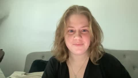 Snapshot of angeloflight273360 chatting on 02/06/26, 02:53 Angel of Light online show from 02/06/26, 02:53