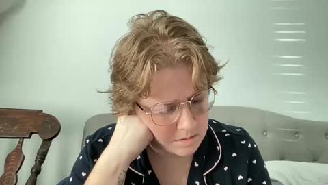 Snapshot of angeloflight273360 chatting on 04/10/26, 09:52 Angel of Light online show from 04/10/26, 09:52