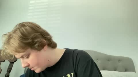 Snapshot of angeloflight273360 chatting on 04/12/26, 06:46 Angel of Light online show from 04/12/26, 06:46