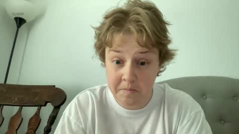 Snapshot of angeloflight273360 chatting on 04/18/26, 06:56 Angel of Light online show from 04/18/26, 06:56