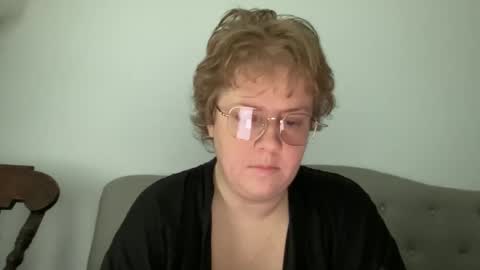 Snapshot of angeloflight273360 chatting on 04/27/26, 01:09 Angel of Light online show from 04/27/26, 01:09