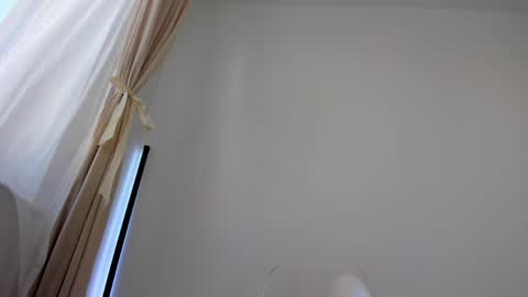 Snapshot of angeloflove_ chatting on 04/26/26, 05:27 Raiss online show from 04/26/26, 05:27