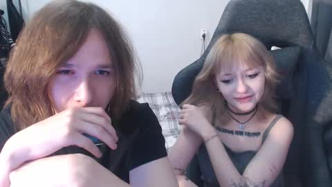 Snapshot of angelofporncouple chatting on 01/15/26, 09:29 Eva online show from 01/15/26, 09:29