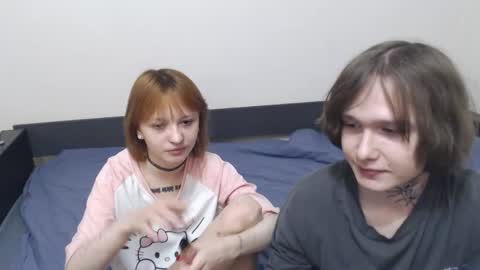 Snapshot of angelofporncouple chatting on 04/17/26, 04:32 Eva online show from 04/17/26, 04:32