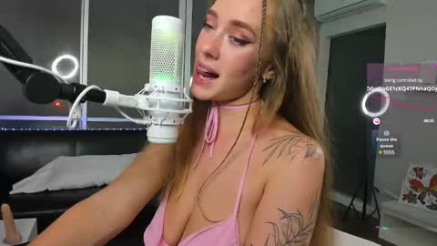 Snapshot of angelpaull chatting on 12/11/24, 11:43 Angel online show from 12/11/24, 11:43