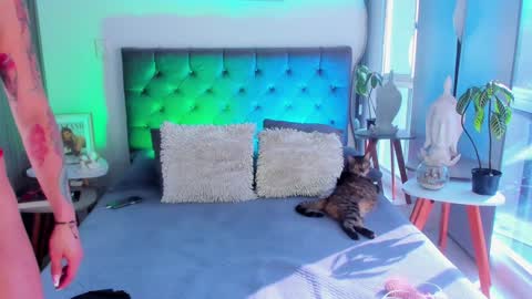 Angel online show from 01/31/25, 01:23