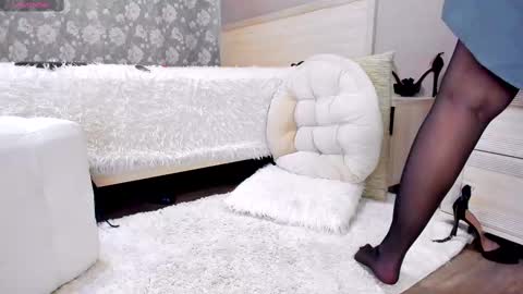 Snapshot of angelqueen1 chatting on 02/18/25, 09:10 Michelle online show from 02/18/25, 09:10