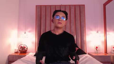 Snapshot of angelrosses chatting on 12/21/25, 03:35 Angel online show from 12/21/25, 03:35