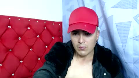 Snapshot of angels_0001 chatting on 12/10/24, 05:00 angels_0001 online show from 12/10/24, 05:00