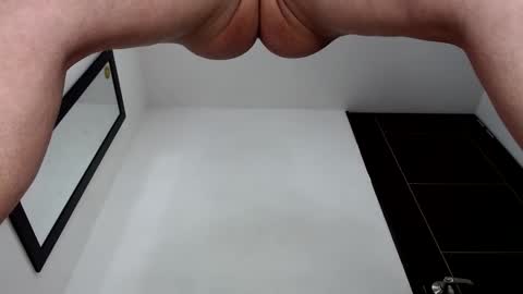 Snapshot of angels_0001 chatting on 12/27/24, 04:10 angels_0001 online show from 12/27/24, 04:10