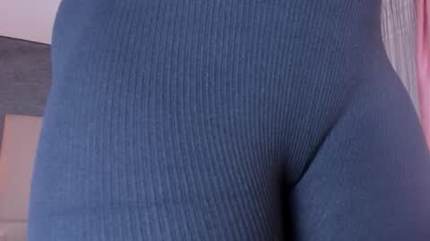 Angela online show from 09/18/25, 12:40