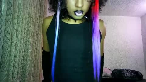 Snapshot of angelsdustxxx chatting on 04/01/26, 01:41 online show from 04/01/26, 01:41