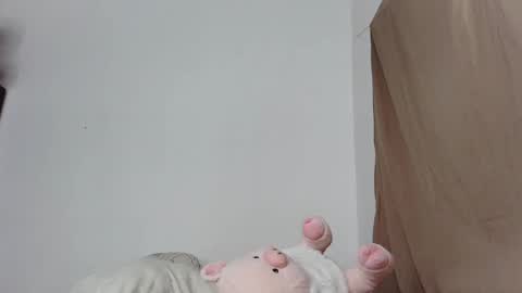 Snapshot of angelshot01 chatting on 04/09/26, 11:32 Angel online show from 04/09/26, 11:32