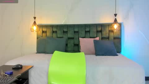 ANGIE online show from 10/03/25, 02:36