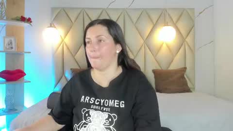 Snapshot of angelswets chatting on 06/14/26, 01:13 ANGIE online show from 06/14/26, 01:13