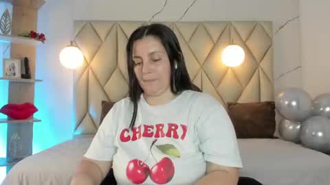 Snapshot of angelswets chatting on 06/25/26, 03:49 ANGIE online show from 06/25/26, 03:49