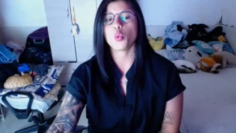 Snapshot of angelswhithe chatting on 11/13/25, 09:25 angels online show from 11/13/25, 09:25