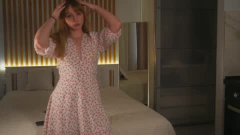 Snapshot of angeltease1 chatting on 04/24/26, 03:58 Luna online show from 04/24/26, 03:58