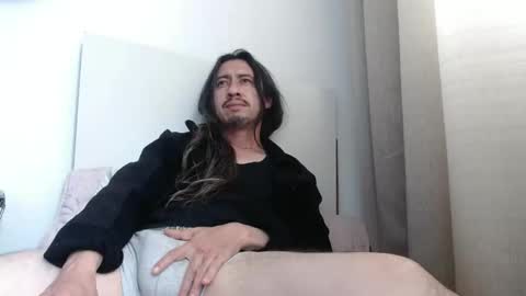 Snapshot of angeluxxxifer chatting on 11/04/25, 04:06 angeluxxxifer online show from 11/04/25, 04:06