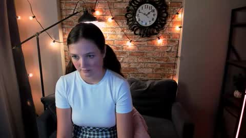 Snapshot of angely_lilly chatting on 09/09/25, 03:11 Lilly online show from 09/09/25, 03:11