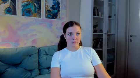 Snapshot of angely_lilly chatting on 09/21/25, 08:05 Lilly online show from 09/21/25, 08:05