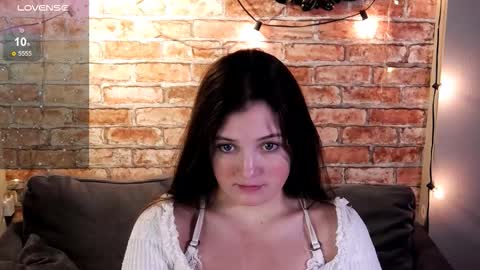 Snapshot of angely_lilly chatting on 11/26/25, 08:37 Lilly online show from 11/26/25, 08:37