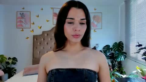 Snapshot of angie_modelo chatting on 04/22/26, 07:15 Anabella online show from 04/22/26, 07:15