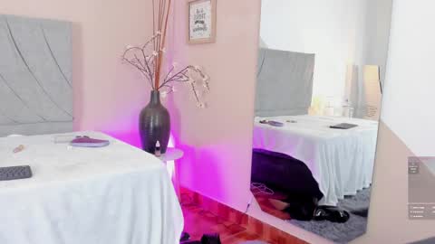 Angie online show from 02/12/25, 04:33