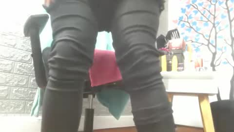 Snapshot of angierot2025 chatting on 10/10/25, 01:59 angierot2025 online show from 10/10/25, 01:59