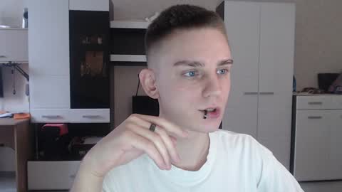 Snapshot of angryzan chatting on 01/15/25, 07:15 vodka online show from 01/15/25, 07:15