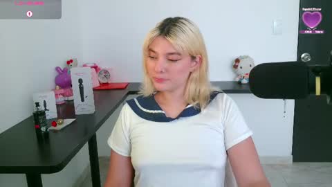 Snapshot of ania_mml chatting on 06/20/26, 10:01 Ania online show from 06/20/26, 10:01