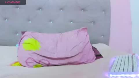 aniaross18 online show from 03/01/25, 12:39