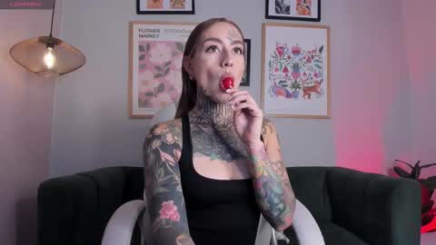 Anie  or Nina online show from 11/29/25, 09:07