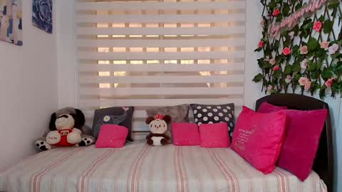 laura  online show from 02/12/26, 01:50