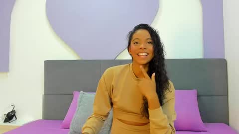 Snapshot of aniie_bby_4u chatting on 09/27/25, 02:38 Any online show from 09/27/25, 02:38