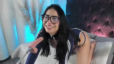 aniie_west online show from 11/08/25, 05:07