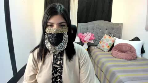 Snapshot of aniisaalii chatting on 04/15/26, 01:40 Anissa online show from 04/15/26, 01:40