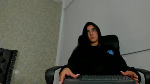 anika_h online show from 06/03/26, 02:33